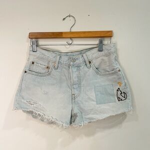 cutest levi’s denim shorts 🌙